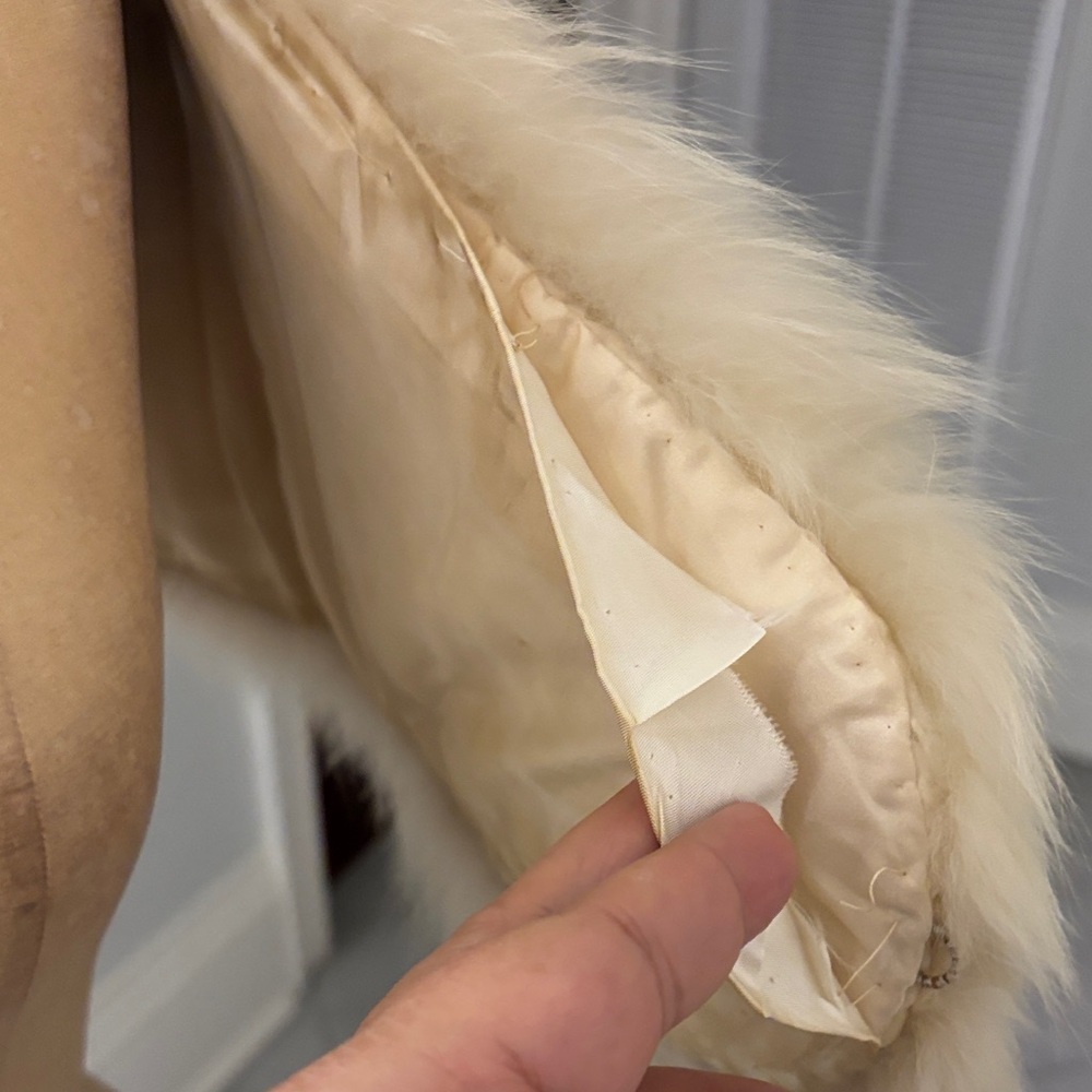 Elegant  vintage Cream Fur Shawl - Picture 6 of 9
